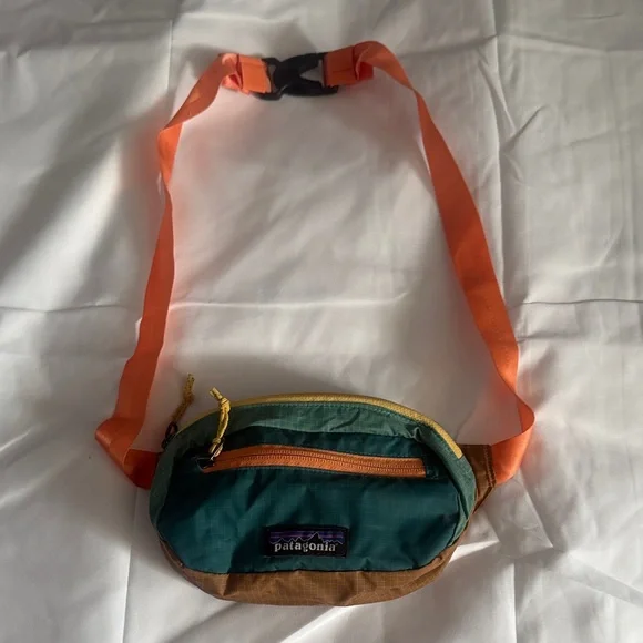 Patagonia Green Waist Pack with Orange Strap - Picture 1 of 6